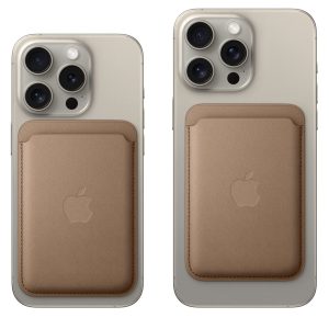 iPhone FineWoven Wallet with MagSafe - Mulberry