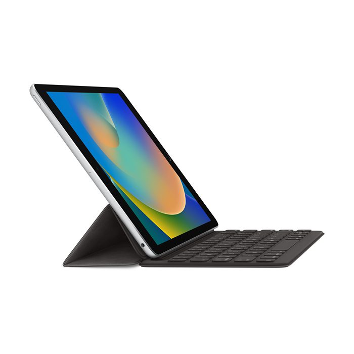 iPad_9th-Gen_Black_Smart_Keyboard_Front_Left_Type_Mode_Screen